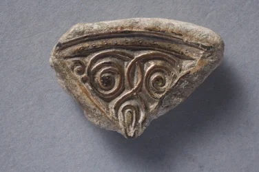 Vikt med inlagt anglosaxiskt metallarbete (bly och förgylld brons)